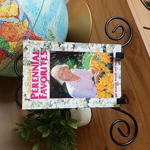 Lois Hole' s Perenials gardening books Favorites series